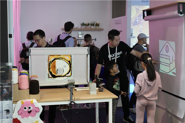 urzen极哲重新定义便携投影PG电子麻将胡了试玩折叠之间A(图4)